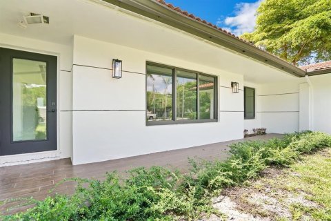 House in Plantation, Florida 3 bedrooms, 180.04 sq.m. № 2250780 - photo 4