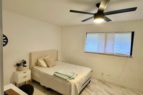 House in Plantation, Florida 3 bedrooms, 180.04 sq.m. № 2250780 - photo 17