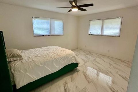 House in Plantation, Florida 3 bedrooms, 180.04 sq.m. № 2250780 - photo 19