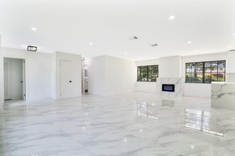 House in Plantation, Florida 3 bedrooms, 180.04 sq.m. № 2250780 - photo 9