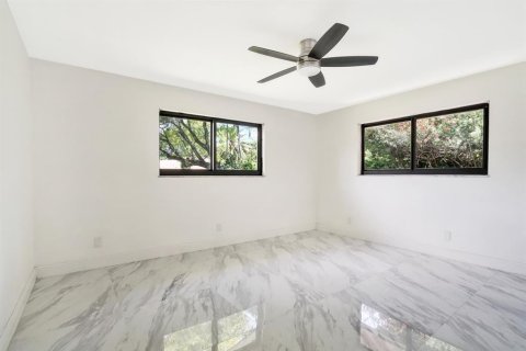 House in Plantation, Florida 3 bedrooms, 180.04 sq.m. № 2250780 - photo 20