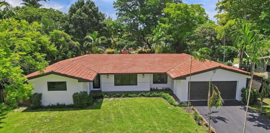 House in Plantation, Florida 3 bedrooms, 180.04 sq.m. № 2250780