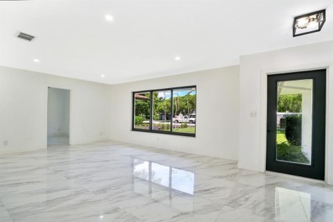 House in Plantation, Florida 3 bedrooms, 180.04 sq.m. № 2250780 - photo 12