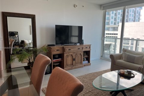 Condo in Miami, Florida, 1 bedroom  № 2009656 - photo 3
