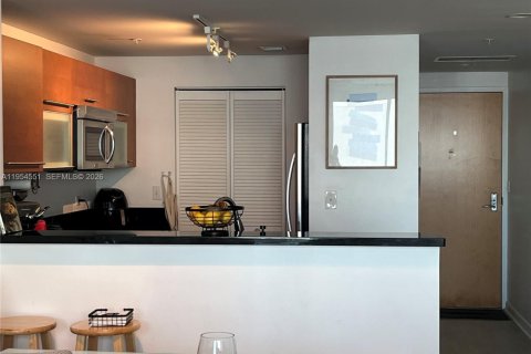 Condo in Miami, Florida, 1 bedroom  № 2009656 - photo 10