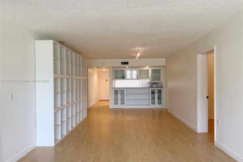 Condo in Davie, Florida, 2 bedrooms  № 1712852 - photo 11