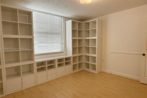 Condo in Davie, Florida, 2 bedrooms  № 1712852 - photo 24