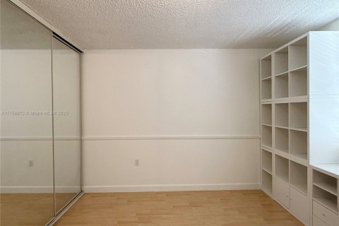 Condo in Davie, Florida, 2 bedrooms  № 1712852 - photo 27