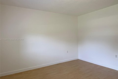 Condo in Davie, Florida, 2 bedrooms  № 1712852 - photo 15