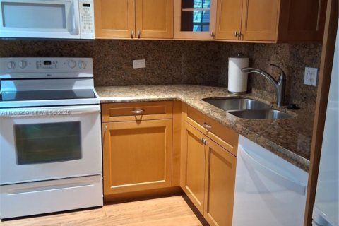 Condo in Davie, Florida, 2 bedrooms  № 2074525 - photo 2