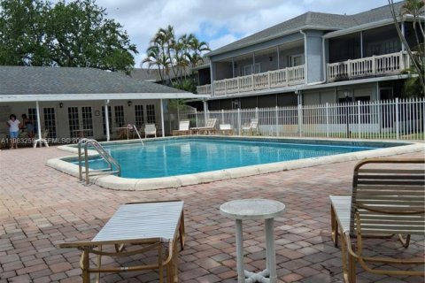 Condo in Davie, Florida, 2 bedrooms  № 2074525 - photo 9
