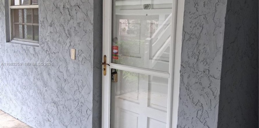 Condo in Davie, Florida, 2 bedrooms  № 2074525
