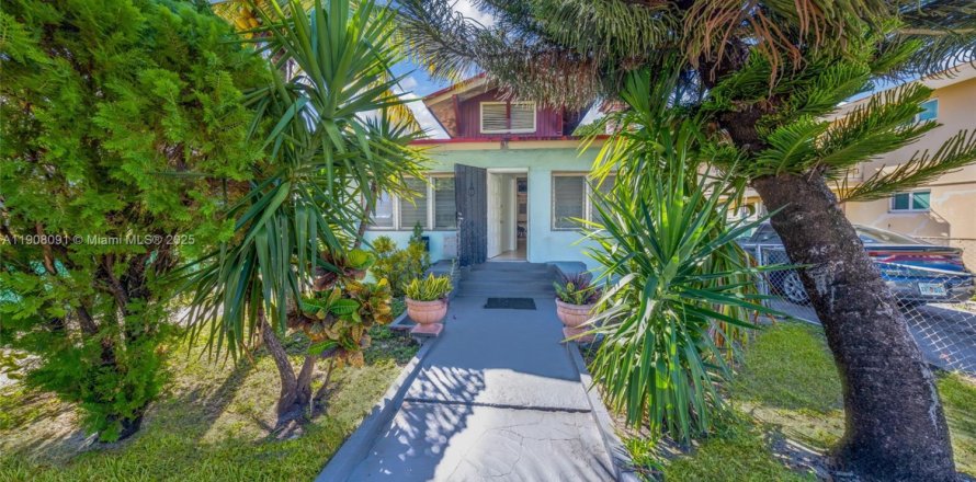 Propiedad comercial en Miami, Florida 246.28 m2 № 2012678