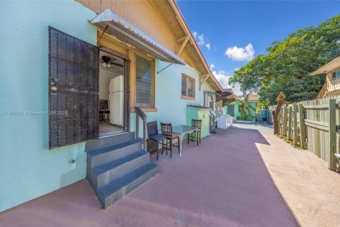 Propiedad comercial en venta en Miami, Florida, 246.28 m2 № 2012678 - foto 15