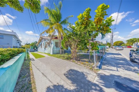 Propiedad comercial en venta en Miami, Florida, 246.28 m2 № 2012678 - foto 5