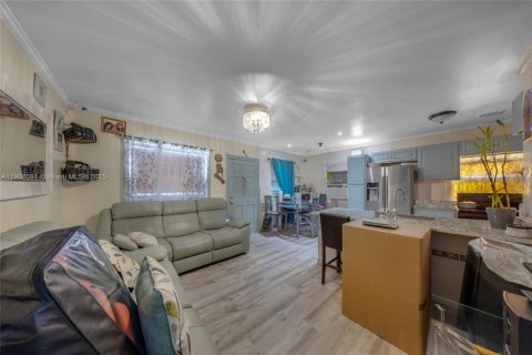 Propiedad comercial en venta en Miami, Florida, 246.28 m2 № 2012678 - foto 10