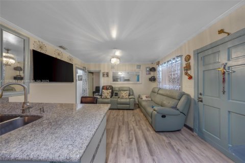 Propiedad comercial en venta en Miami, Florida, 246.28 m2 № 2012678 - foto 9