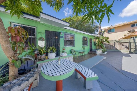 Propiedad comercial en venta en Miami, Florida, 246.28 m2 № 2012678 - foto 4
