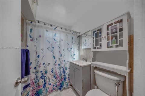 Propiedad comercial en venta en Miami, Florida, 246.28 m2 № 2012678 - foto 12