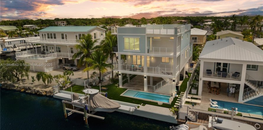 Villa ou maison à Key Largo, Floride 4 chambres, 312.34 m2 № 1920303