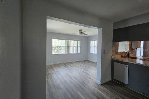 Villa ou maison à vendre à Beverly Hills, Floride: 2 chambres, 123.75 m2 № 2142017 - photo 11
