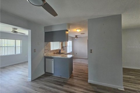 Villa ou maison à vendre à Beverly Hills, Floride: 2 chambres, 123.75 m2 № 2142017 - photo 3