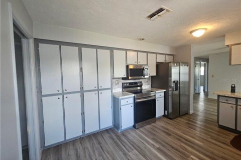Villa ou maison à vendre à Beverly Hills, Floride: 2 chambres, 123.75 m2 № 2142017 - photo 2