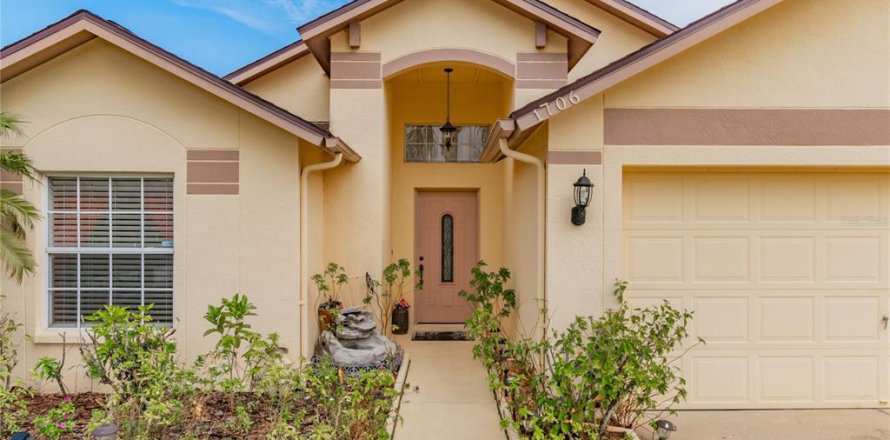 Casa en Brandon, Florida 3 dormitorios, 136.66 m2 № 1520697