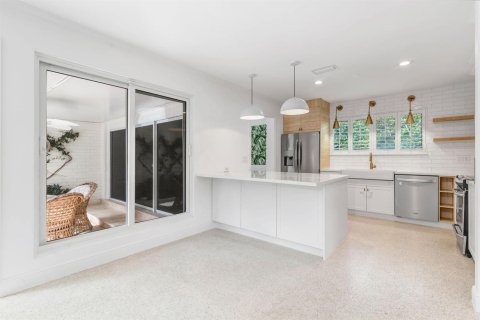 House in West Palm Beach, Florida 3 bedrooms, 192.12 sq.m. № 2241323 - photo 8