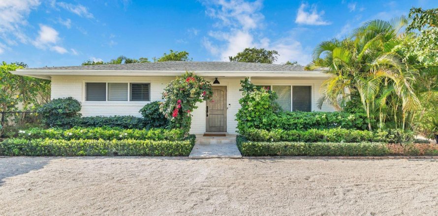 House in West Palm Beach, Florida 3 bedrooms, 192.12 sq.m. № 2241323