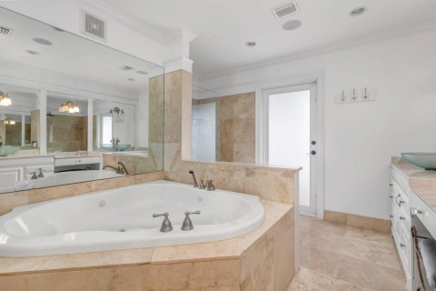 House in West Palm Beach, Florida 3 bedrooms, 192.12 sq.m. № 2241323 - photo 20