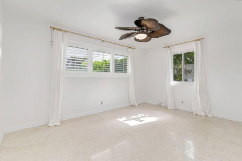 House in West Palm Beach, Florida 3 bedrooms, 192.12 sq.m. № 2241323 - photo 15