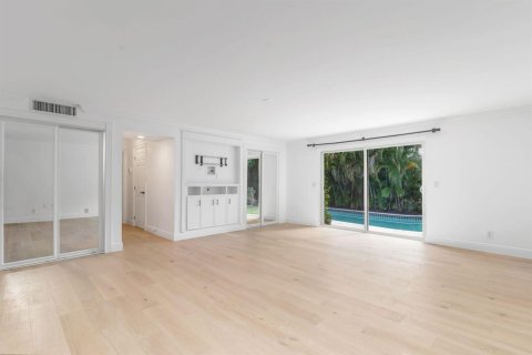 House in West Palm Beach, Florida 3 bedrooms, 192.12 sq.m. № 2241323 - photo 18