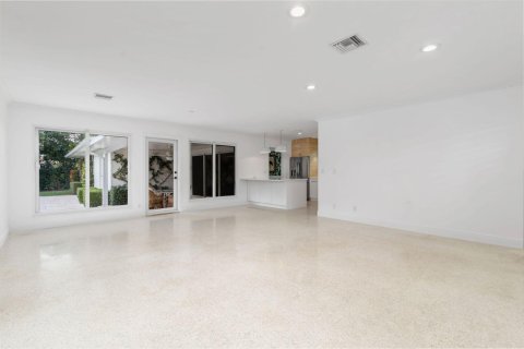 House in West Palm Beach, Florida 3 bedrooms, 192.12 sq.m. № 2241323 - photo 5