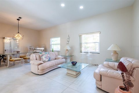 Casa en venta en Tampa, Florida, 4 dormitorios, 314.38 m2 № 1636785 - foto 9