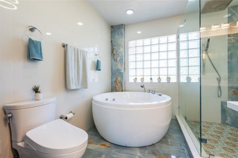 Casa en venta en Tampa, Florida, 4 dormitorios, 314.38 m2 № 1636785 - foto 15