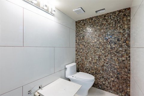 Casa en venta en Tampa, Florida, 4 dormitorios, 314.38 m2 № 1636785 - foto 11