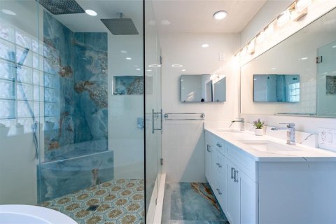 Casa en venta en Tampa, Florida, 4 dormitorios, 314.38 m2 № 1636785 - foto 16