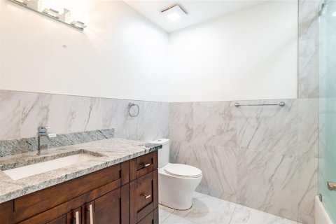 Casa en venta en Tampa, Florida, 4 dormitorios, 314.38 m2 № 1636785 - foto 20