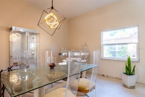 Casa en venta en Tampa, Florida, 4 dormitorios, 314.38 m2 № 1636785 - foto 10