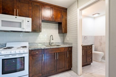 Casa en venta en Tampa, Florida, 4 dormitorios, 314.38 m2 № 1636785 - foto 19