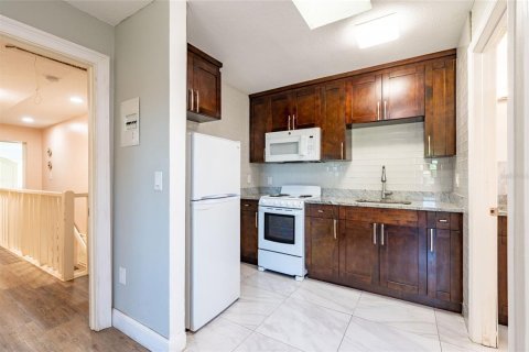 Casa en venta en Tampa, Florida, 4 dormitorios, 314.38 m2 № 1636785 - foto 18