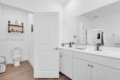 Casa en venta en Homestead, Florida, 4 dormitorios, 241.82 m2 № 2011555 - foto 15