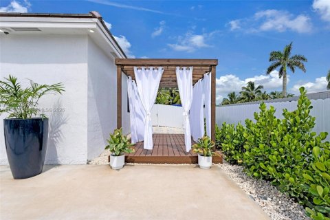 Casa en venta en Homestead, Florida, 4 dormitorios, 241.82 m2 № 2011555 - foto 18