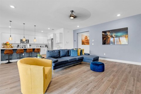 Casa en venta en Homestead, Florida, 4 dormitorios, 241.82 m2 № 2011555 - foto 5