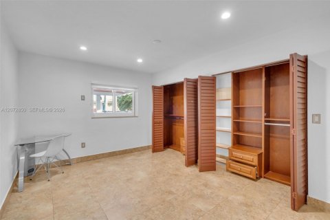 House in Miami, Florida 4 bedrooms, 225.2 sq.m. № 2313752 - photo 28