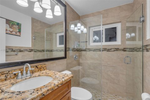 House in Miami, Florida 4 bedrooms, 225.2 sq.m. № 2313752 - photo 14