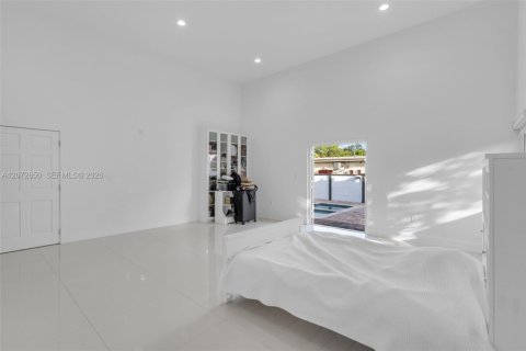 House in Miami, Florida 4 bedrooms, 225.2 sq.m. № 2313752 - photo 19