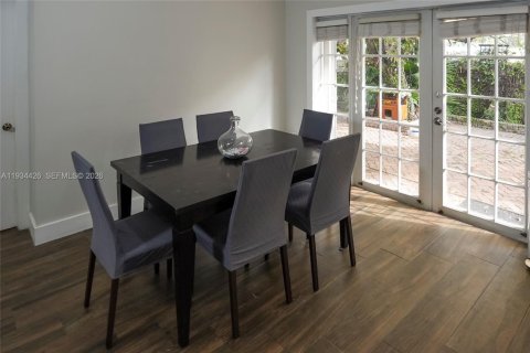 Villa ou maison à vendre à Doral, Floride: 3 chambres, 113.25 m2 № 1995471 - photo 9