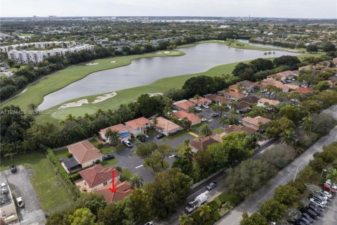Villa ou maison à vendre à Doral, Floride: 3 chambres, 113.25 m2 № 1995471 - photo 4